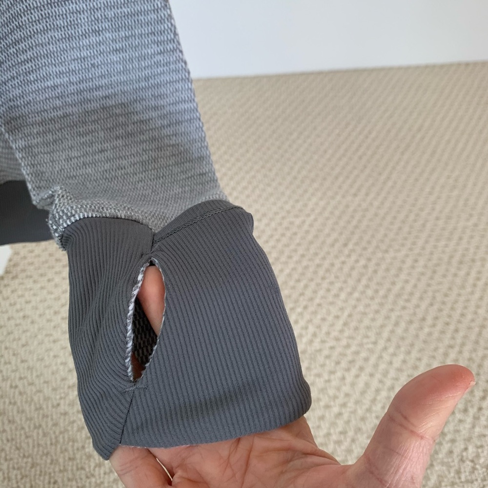 Barely used Lululemon long sleeve 3/4  zip up - Picture 4 of 8